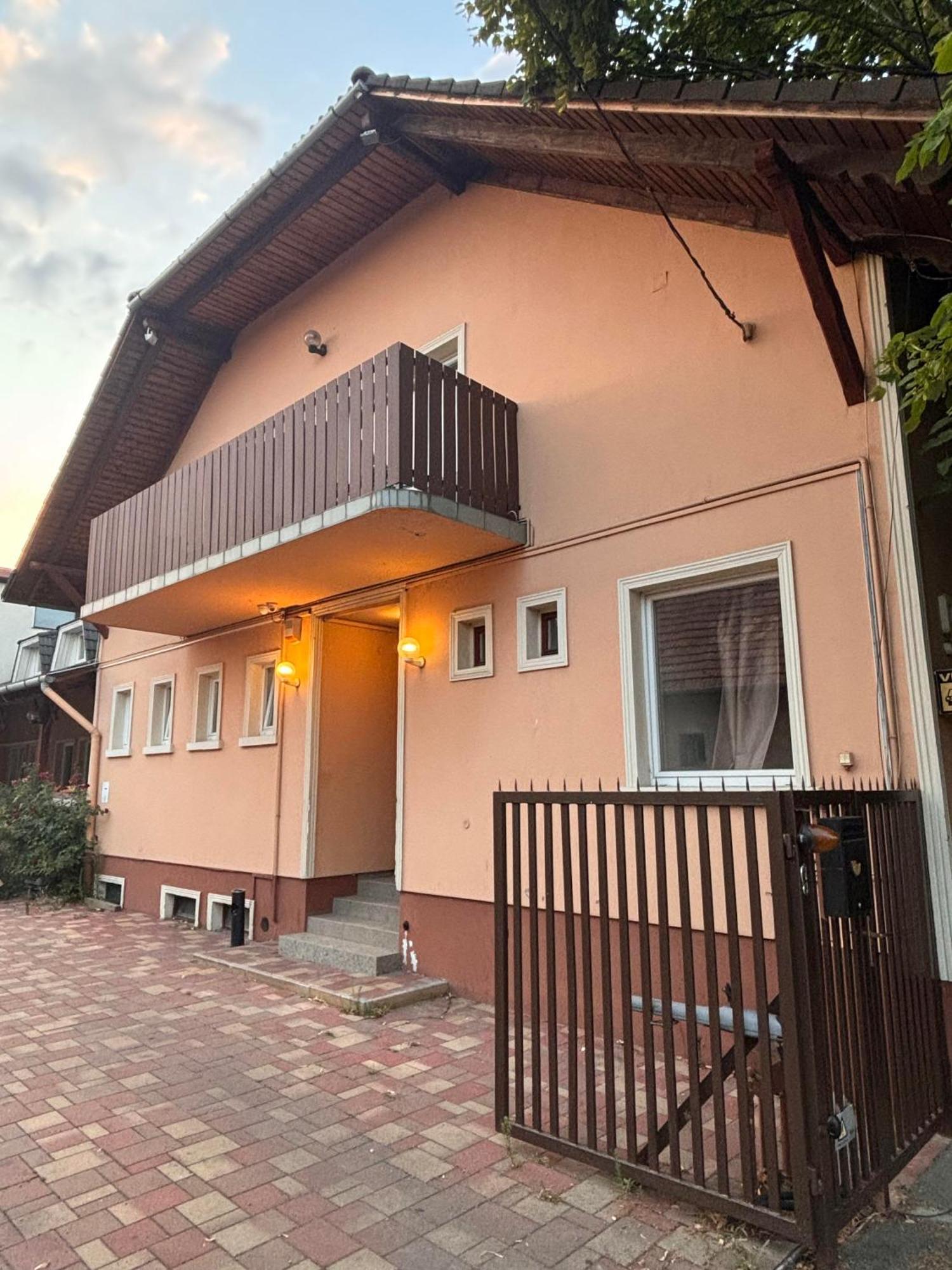 Bed and Breakfast Airportmax Panzio Vecsés Exterior foto
