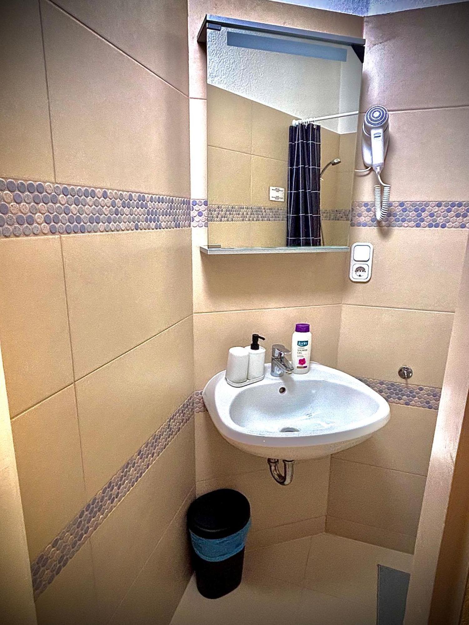 Bed and Breakfast Airportmax Panzio Vecsés Exterior foto